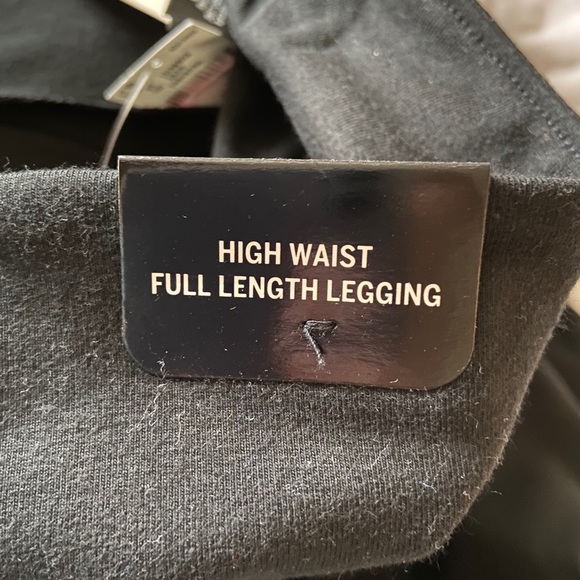 SOLD ❌Victorias Secret PINK Leggings! NWOT! - Picture 3 of 5